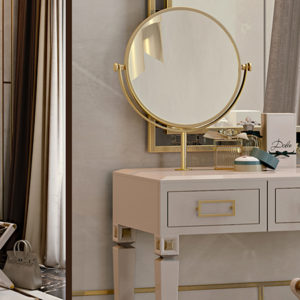 Вдохновленный линиями стиля Art Deco, Walton представляет собой ценный предмет мебели для ванных комнат.
Желание передать изысканность выражается в выборе самых качественных материалов: драгоценного мрамора, хромированных или позолоченных металлов, зеркал, украшенных фаской по периметру и всё это позволяет данной мебели быть уникальной и неповторимой. Столешница может быть реализована в мраморе, представленным в большом ассортименте. Тумба из цельной древесины доступна в широком диапазоне цветов и отделок.